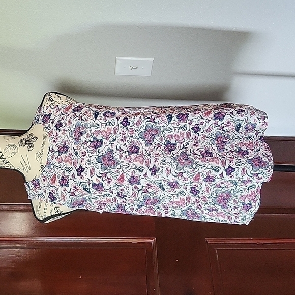 SIZE medium semi sheer lightweight tank top - Picture 1 of 5